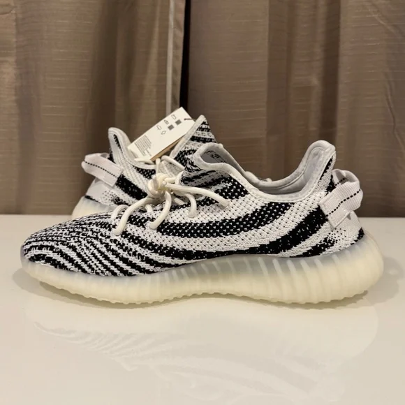 Adidas Yeezy Boost 350 V2 (Mens sz 11)